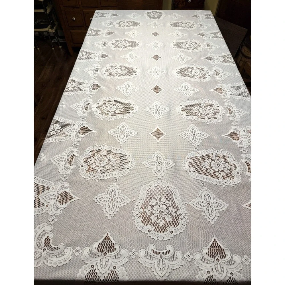 VINTAGE OFF WHITE LACE TABLECLOTH - 101